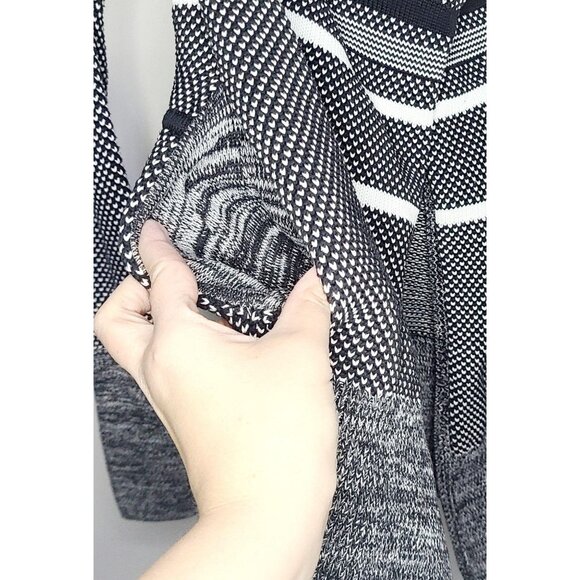 Ivivva black and white cardigan with snap closure 12 - Picture 4 of 8